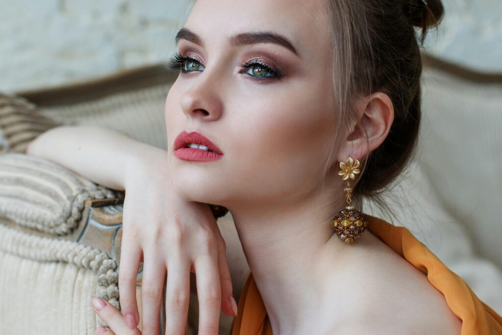 The Elegant Woman
